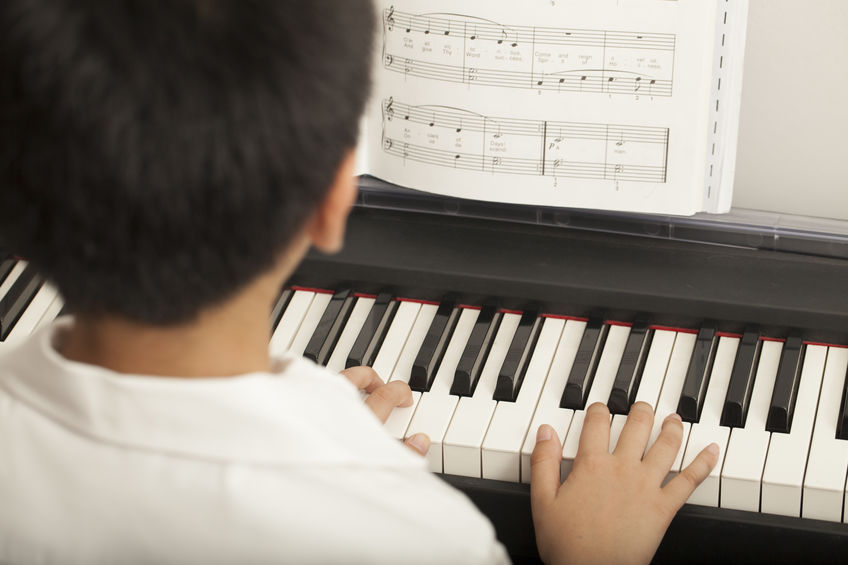 Prendre un cours de piano avec un prof : quels sont les avantages ?